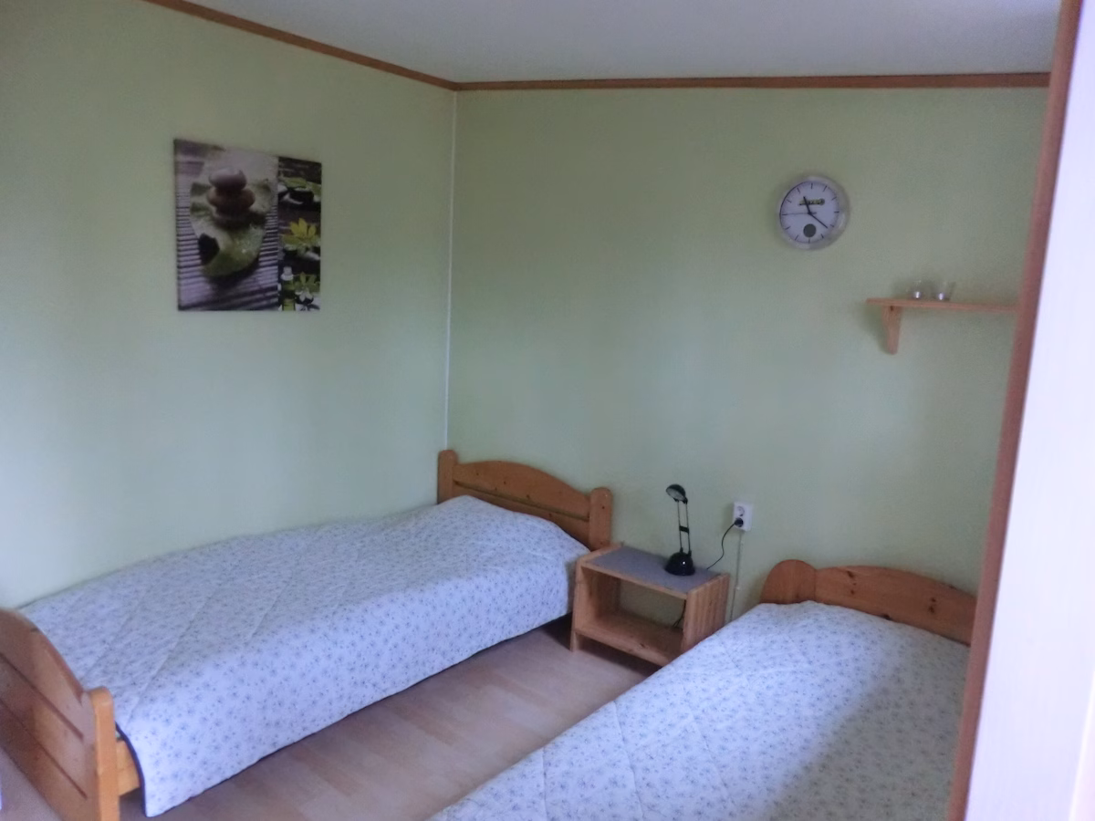 2 Einzelbetten im Gästehaus