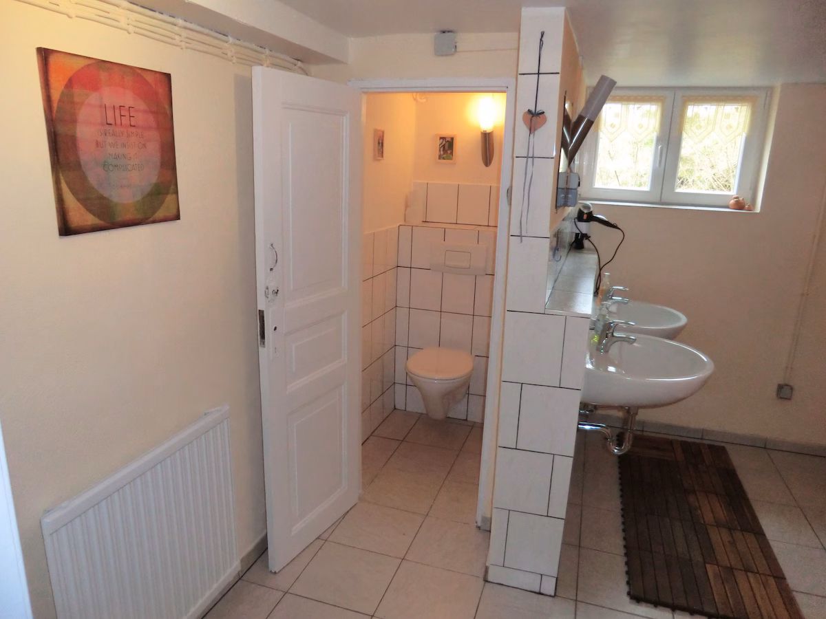 Bad mit Toilette im Keller
